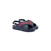 gucci kids rubberised-logo flat sandals - bleu