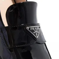 prada moccassin & ballerine, loafer with triangle logo en noir - pour dames