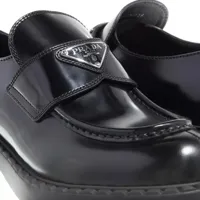 prada moccassin & ballerine, brushed leather loafers en noir - pour dames
