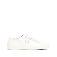 fred perry baskets low hughes en toile - blanc