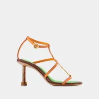 les sandales pralu - jacquemus - cuir - orange clair